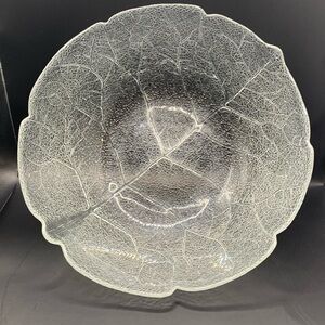 Vintage Arcoroc Aspen Leaf Glass Bowl – Clear Textured Design